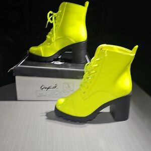 Qupid Neon Yellow Patent Lace-Up Heeled‎ Combat Barbie Boot Women's Size 6.5 NEW